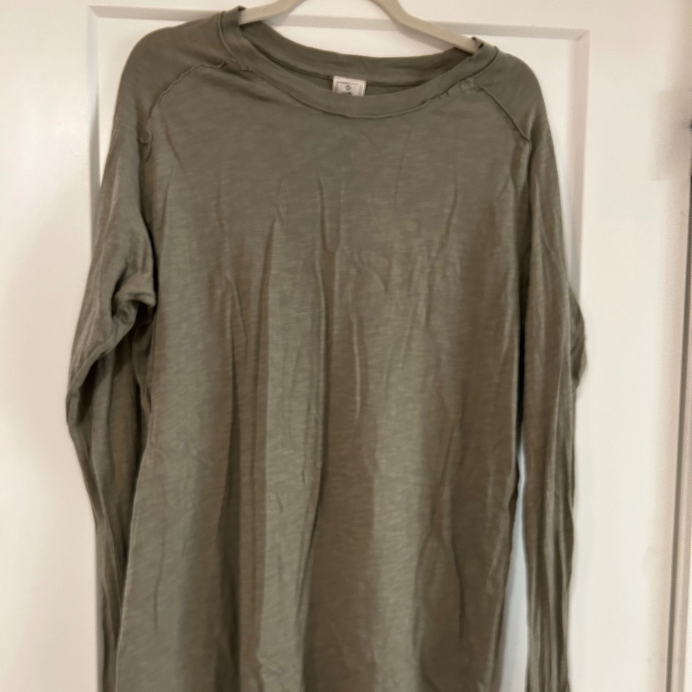 EUC - We The Free Arden Long Sleeve Tee in Olive Green Size Small